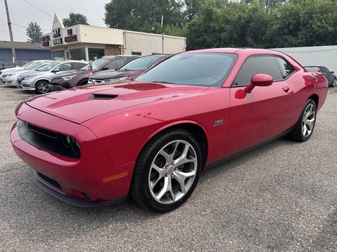Used 2015 Dodge Challenger R/T Plus RWD image 3