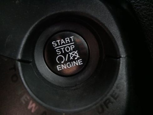 Used 2016 Jeep Renegade Latitude AWD/4WD image 23