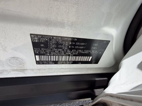 Used 2019 Toyota RAV4 LE FWD image 41
