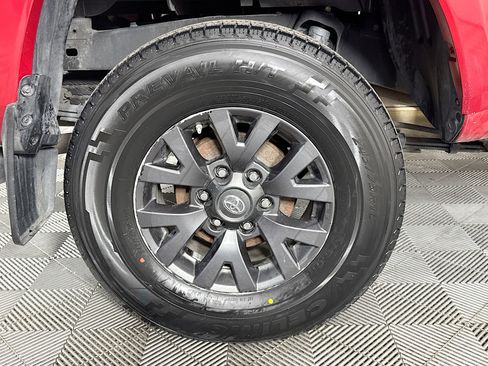 Used 2020 Toyota Tacoma SR5 image 31