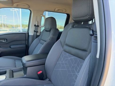 Certified 2025 Nissan Frontier SV w/ SV Convenience Package image 9