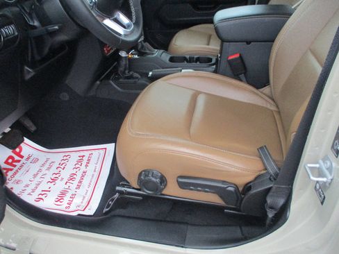 Used 2022 Jeep Gladiator Rubicon w/ LED Lighting Group image 16