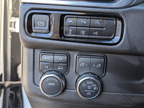 Used 2025 GMC Yukon Denali image 36