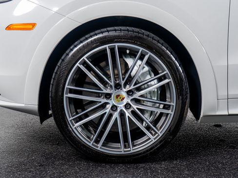 Used 2022 Porsche Cayenne Turbo image 20