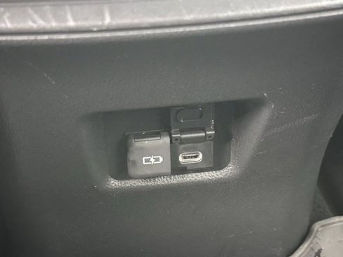 Used 2023 Toyota RAV4 SE image 19