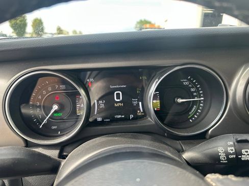 Used 2023 Jeep Wrangler Unlimited w/ Cold Weather Group AWD/4WD image 18