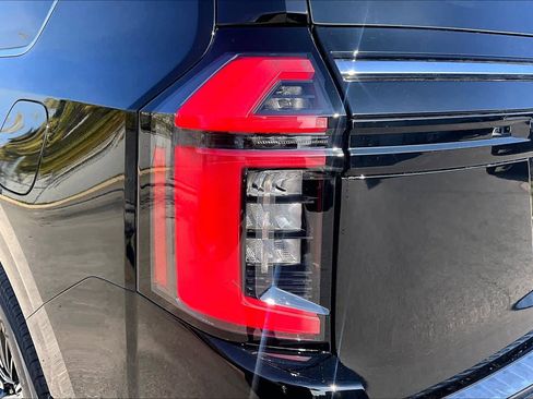 New 2026 Nissan Armada Platinum image 12