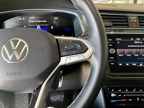 Used 2024 Volkswagen Tiguan SE image 24