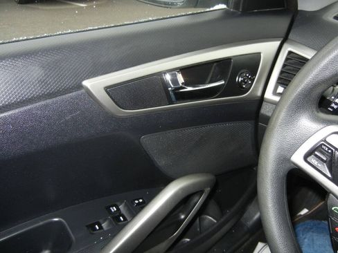 Used 2013 Hyundai Veloster FWD image 39