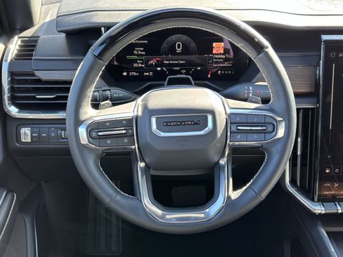 Used 2025 GMC Acadia Denali w/ Super Cruise Package image 18