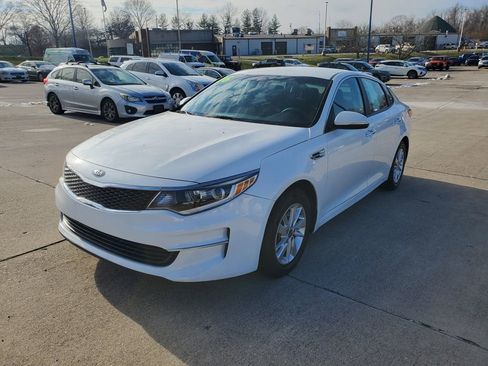 Used 2016 Kia Optima LX image 2