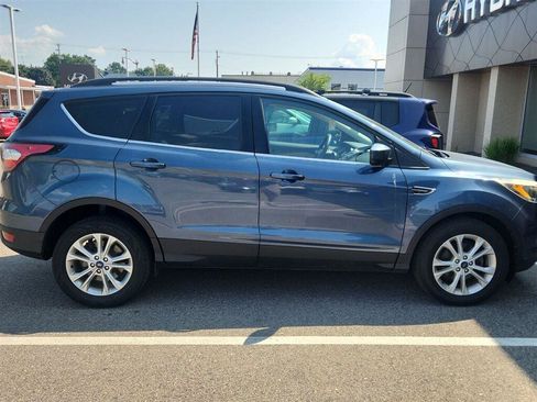 Used 2018 Ford Escape SE FWD image 3