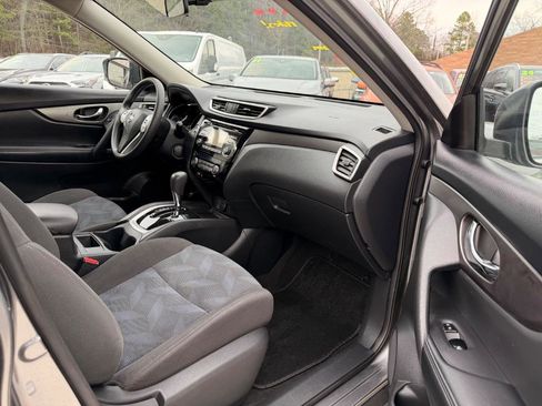 Used 2016 Nissan Rogue SV image 19