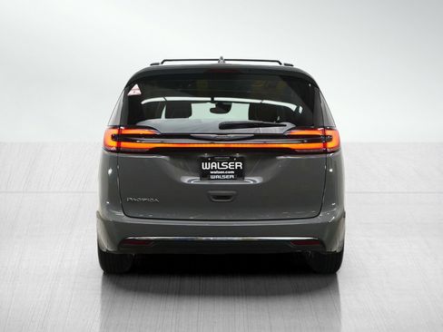 Used 2022 Chrysler Pacifica Touring-L FWD image 4