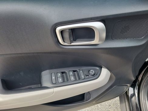 Certified 2025 Hyundai Venue SEL image 8