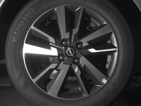 Used 2025 Nissan Versa SV FWD image 15