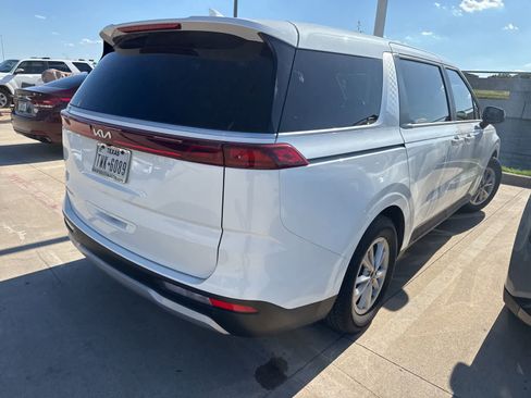 Used 2024 Kia Carnival LX FWD image 8