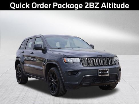 Used 2018 Jeep Grand Cherokee Altitude AWD/4WD image 4