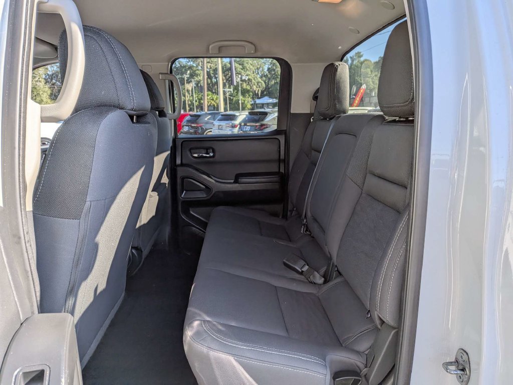 Used 2024 Nissan Frontier SV RWD image 14