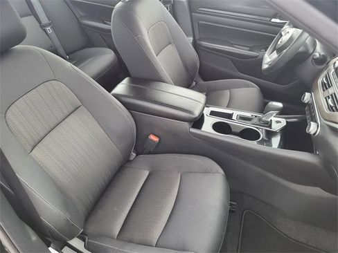 Used 2024 Nissan Altima 2.5 SV image 22