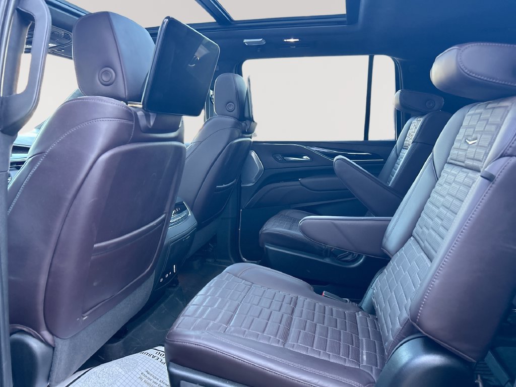 Used 2024 Cadillac Escalade ESV Premium Luxury Platinum w/ Heavy-Duty Trailer Package AWD/4WD image 27