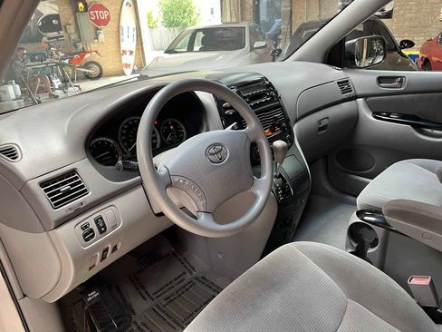 Used 2004 Toyota Sienna LE FWD image 10