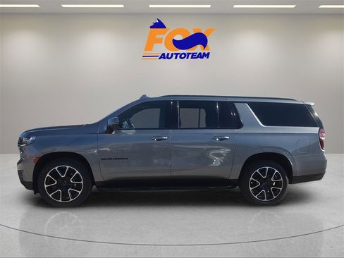 Used 2022 Chevrolet Suburban RST w/ Luxury Package image 2