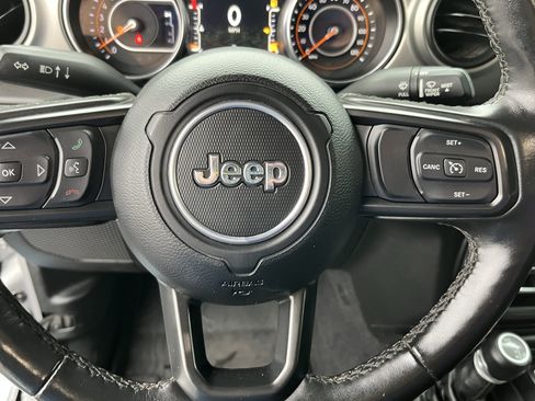 Used 2021 Jeep Gladiator Willys image 21