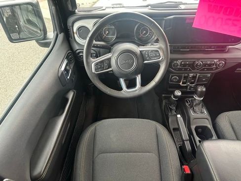 Used 2024 Jeep Wrangler Unlimited Sahara AWD/4WD image 12