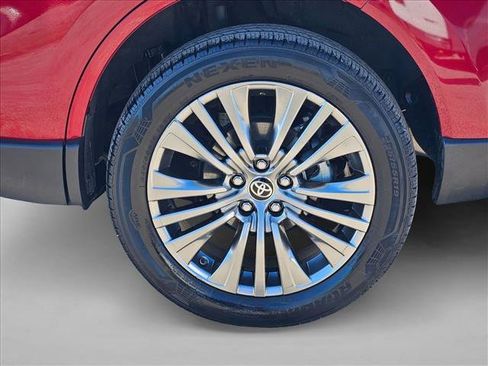 Used 2021 Toyota Venza Limited image 23
