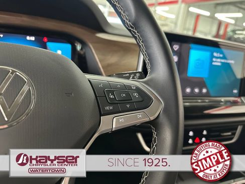 Used 2025 Volkswagen Atlas SE AWD/4WD image 17