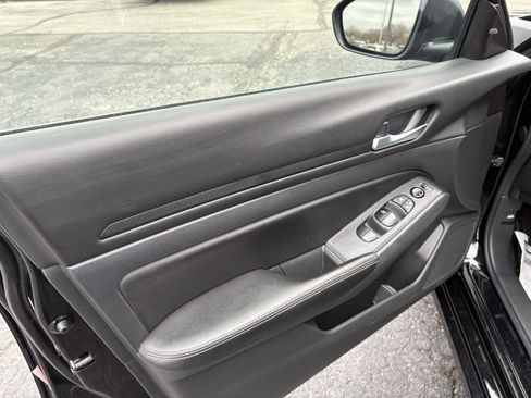 Used 2024 Nissan Altima 2.5 SV image 13