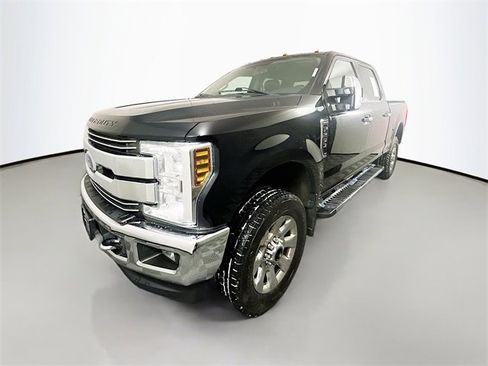 Used 2018 Ford F250 Lariat w/ Chrome Package image 3