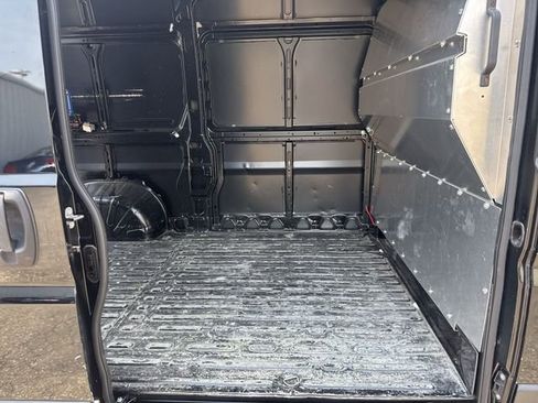 Used 2023 RAM ProMaster 2500 w/ Black Appearance Package FWD image 11
