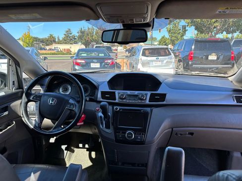 Used 2016 Honda Odyssey EX-L image 9