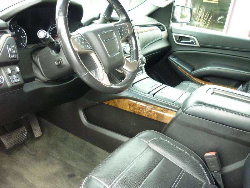 Used 2015 GMC Yukon Denali w/ Touring Package AWD/4WD image 11