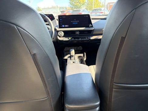 Used 2024 Toyota Prius XLE FWD image 16