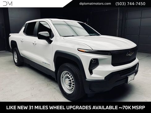 Used 2024 Chevrolet Silverado EV W/T AWD/4WD image 9
