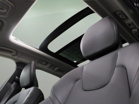 Certified 2025 Volvo XC60 B5 Core image 48