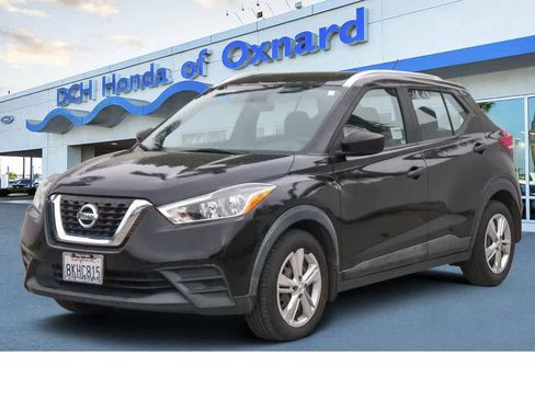 Used 2019 Nissan Kicks S image 2