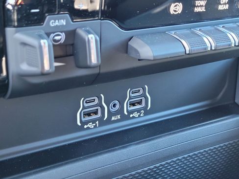 New 2026 RAM 2500 Big Horn AWD/4WD image 17