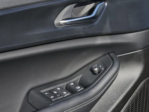 New 2025 Jeep Grand Cherokee L Altitude image 18