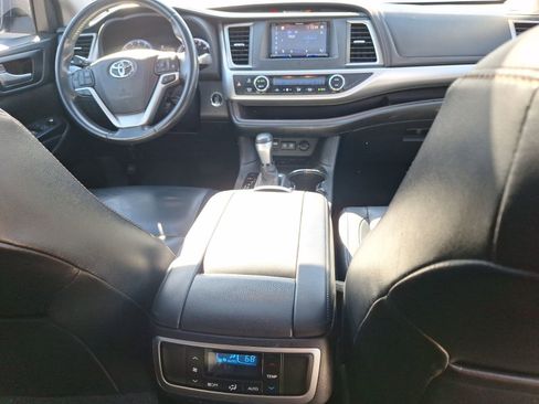Used 2017 Toyota Highlander XLE image 32