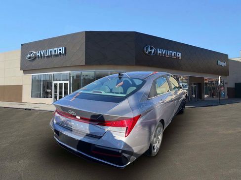 Used 2024 Hyundai Elantra SEL w/ Convenience Package image 5
