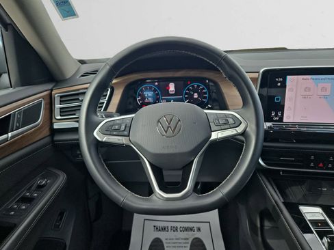 Used 2025 Volkswagen Atlas SE FWD image 12