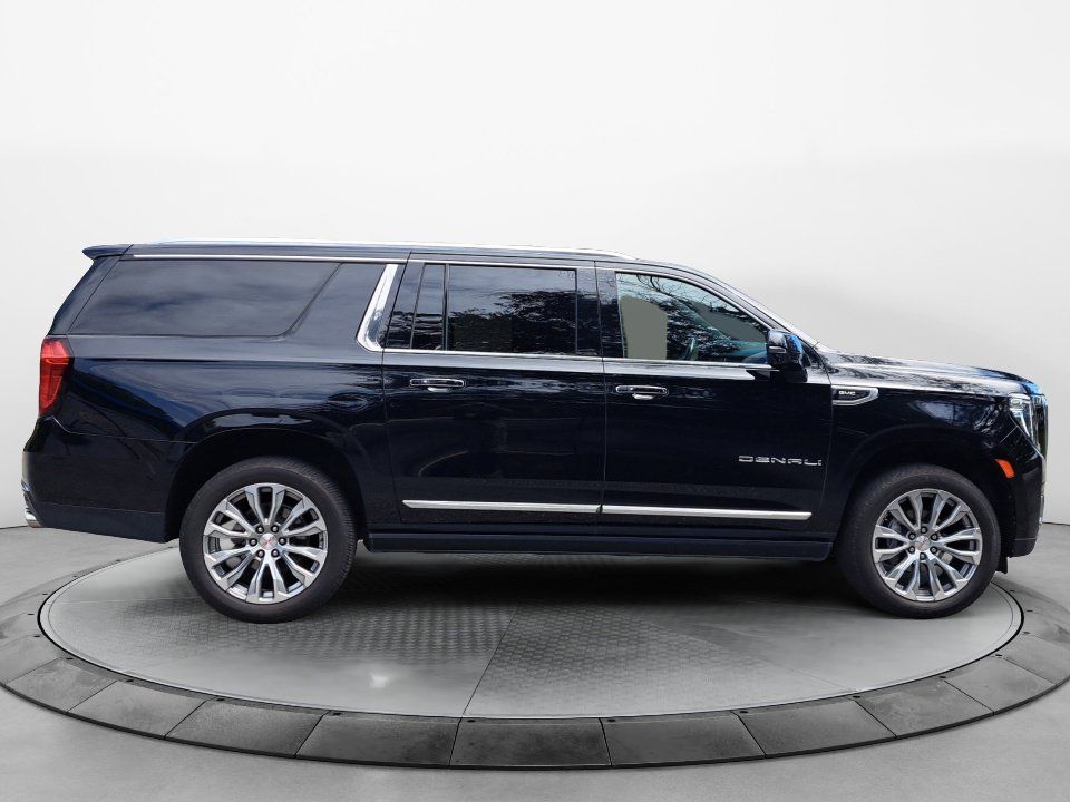 Used 2021 GMC Yukon XL Denali w/ Denali Premium Package AWD/4WD image 7