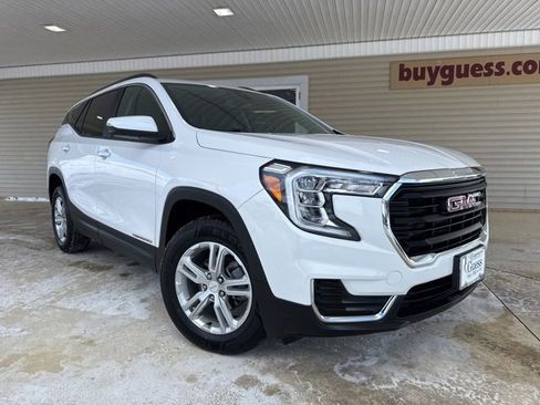 Used 2023 GMC Terrain SLE w/ Driver Convenience Package image 2