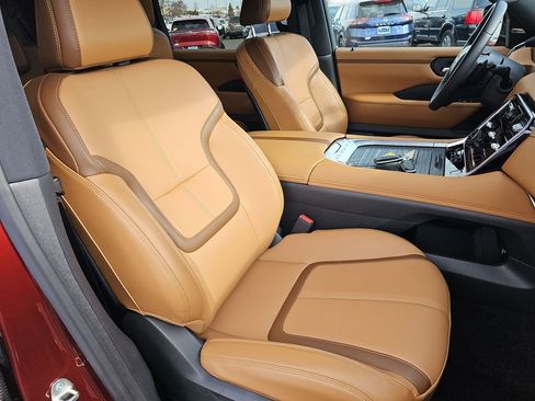 Used 2025 Nissan Armada SL w/ Captain's Chari Seat Package image 17