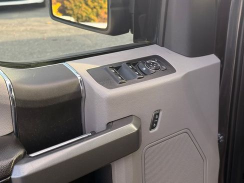 Used 2017 Ford F150 XLT image 19