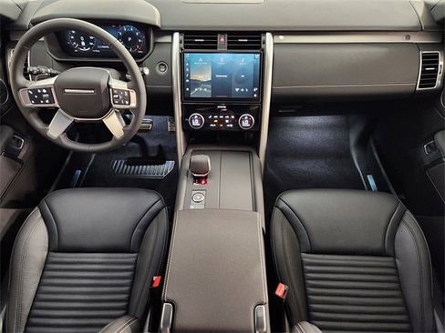 New 2026 Land Rover Discovery Limited Edition image 4